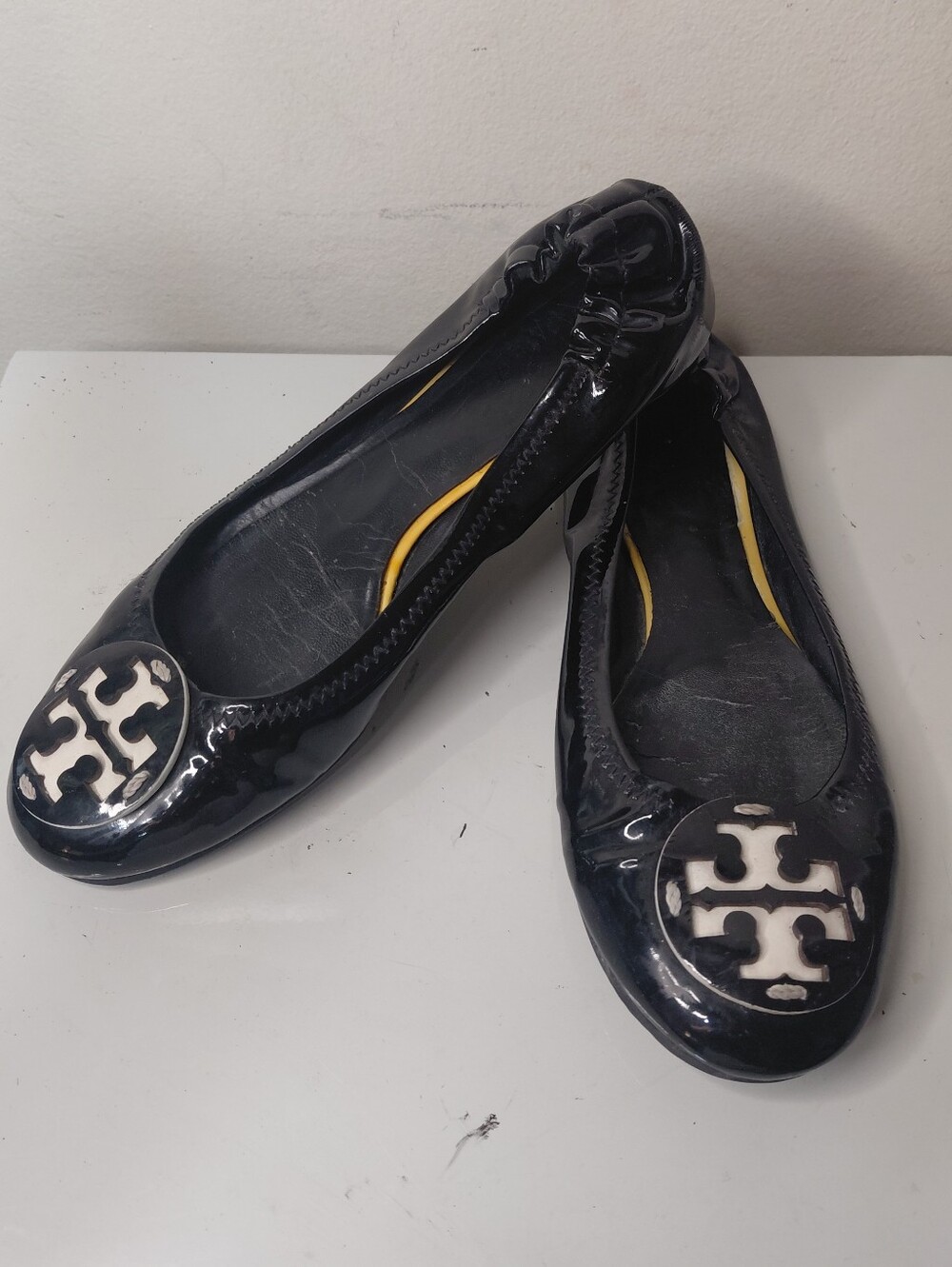 Tory Burch Black Patent Logo Ballet Flats with Ivory Emblem Size 7